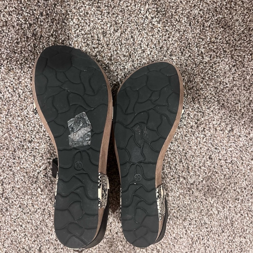 Pierre Dumas Black and Cream Sandals with Snake Print - Picture 5 of 6